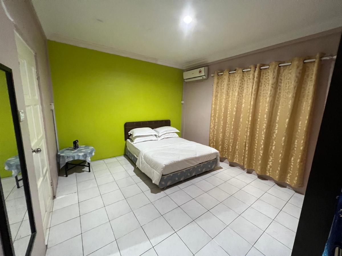 Hanif Homestay กูชิง ภายนอก รูปภาพ