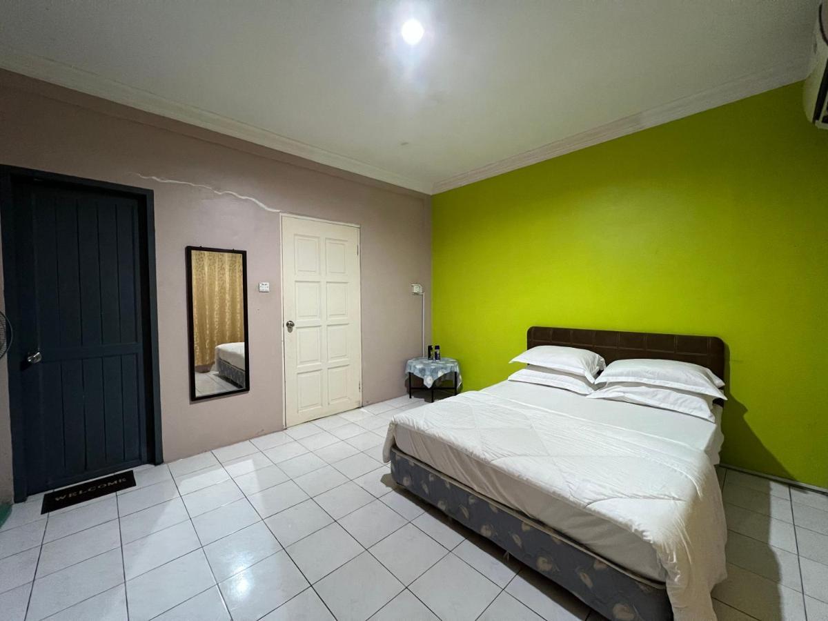 Hanif Homestay กูชิง ภายนอก รูปภาพ