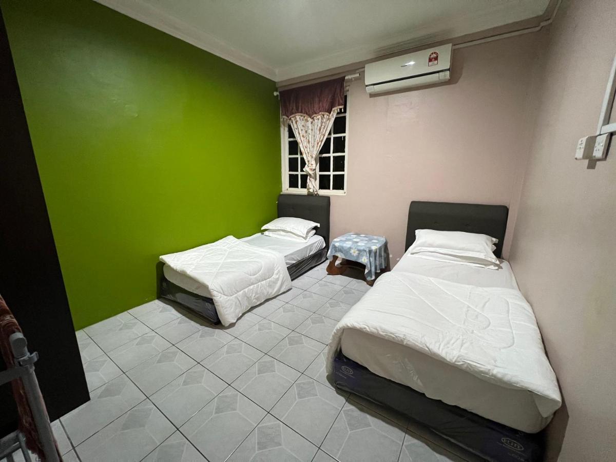 Hanif Homestay กูชิง ภายนอก รูปภาพ