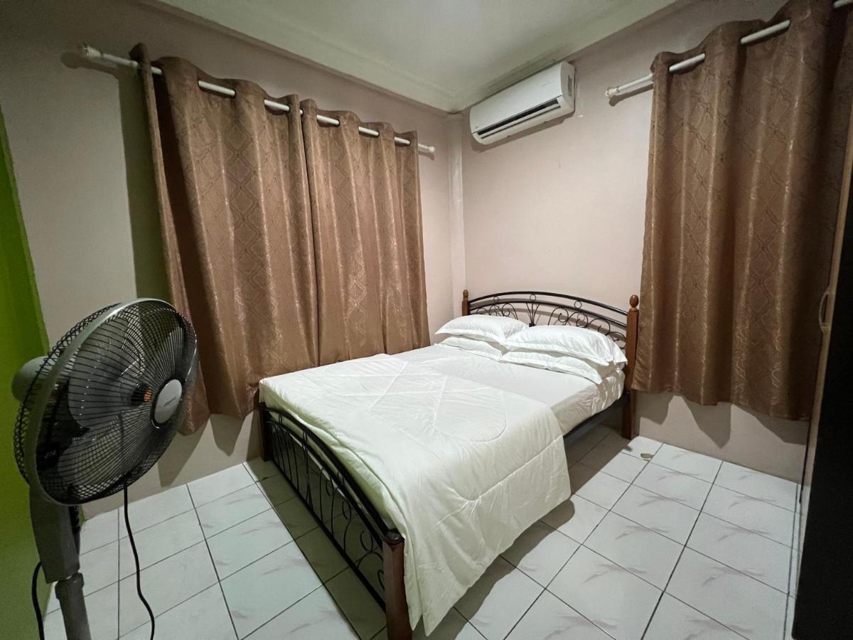 Hanif Homestay กูชิง ภายนอก รูปภาพ