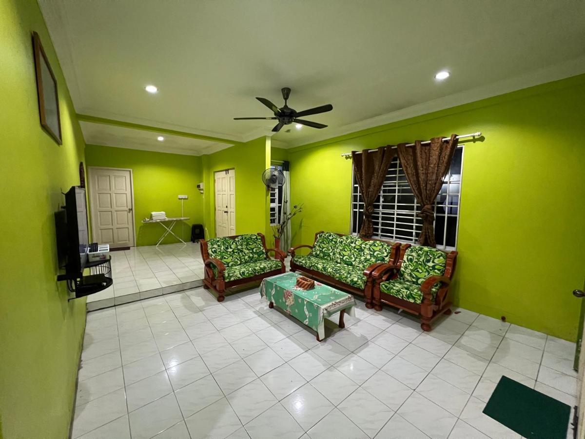 Hanif Homestay กูชิง ภายนอก รูปภาพ
