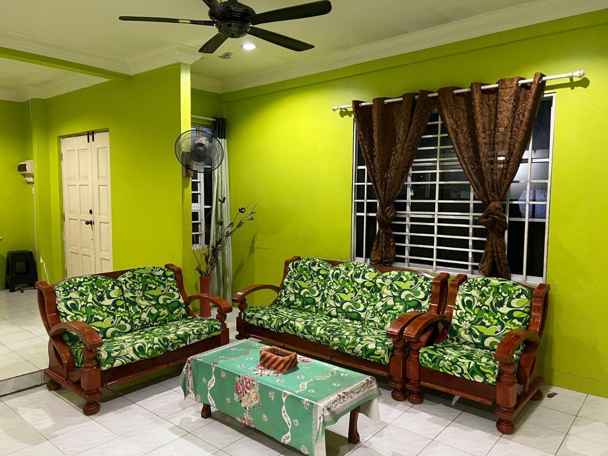 Hanif Homestay กูชิง ภายนอก รูปภาพ