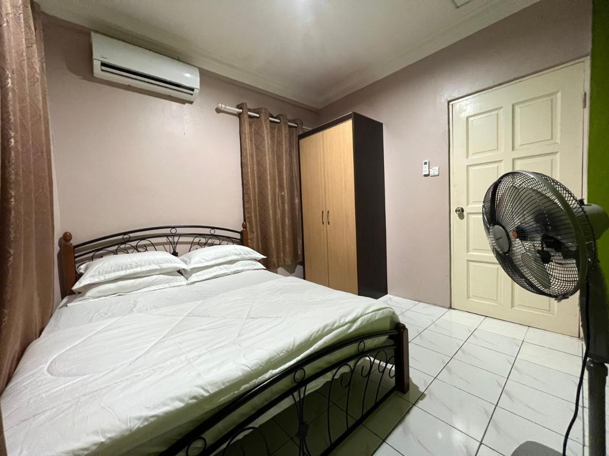 Hanif Homestay กูชิง ภายนอก รูปภาพ