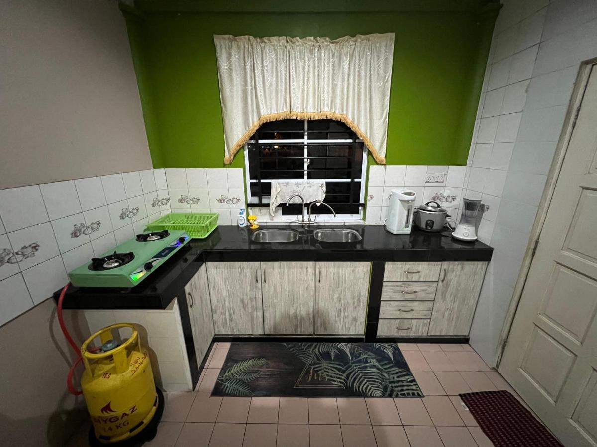 Hanif Homestay กูชิง ภายนอก รูปภาพ