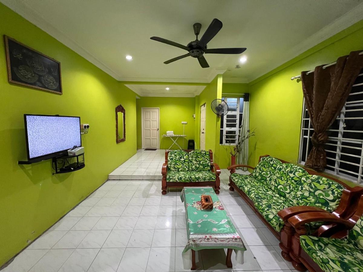 Hanif Homestay กูชิง ภายนอก รูปภาพ